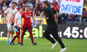 De Rossi Genoa v AS Roma - Serie A