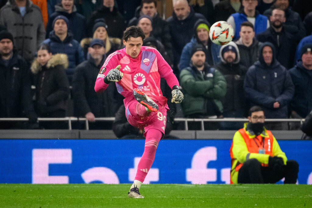 Svilar Tottenham Hotspur v AS Roma - UEFA Europa League 2024/25 League Phase MD5