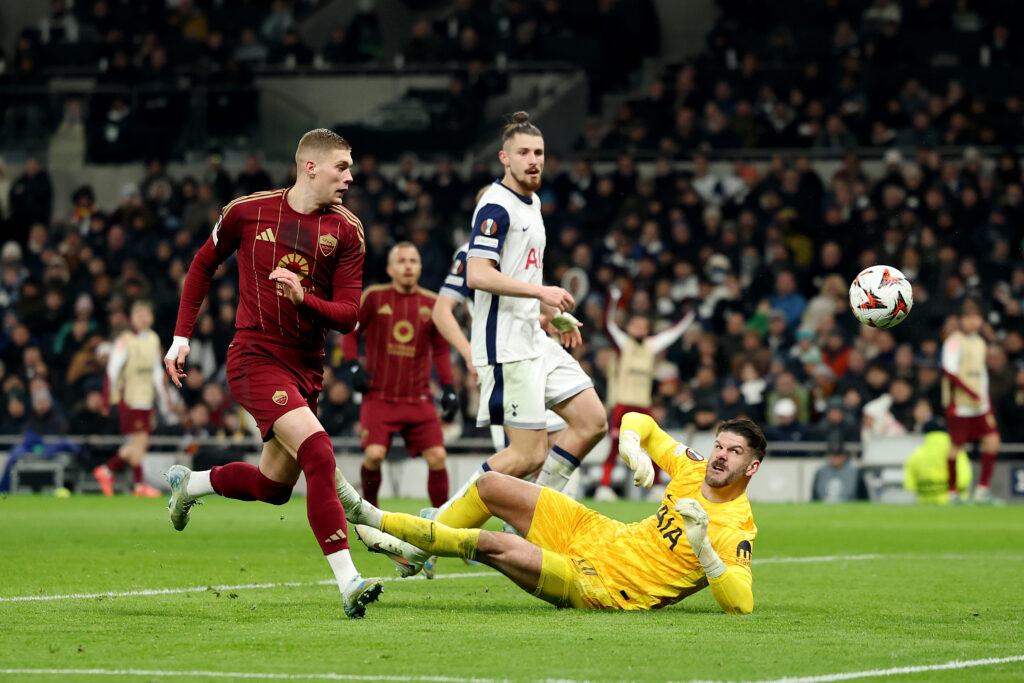 Dovbyk Tottenham Hotspur v AS Roma - UEFA Europa League 2024/25 League Phase MD5