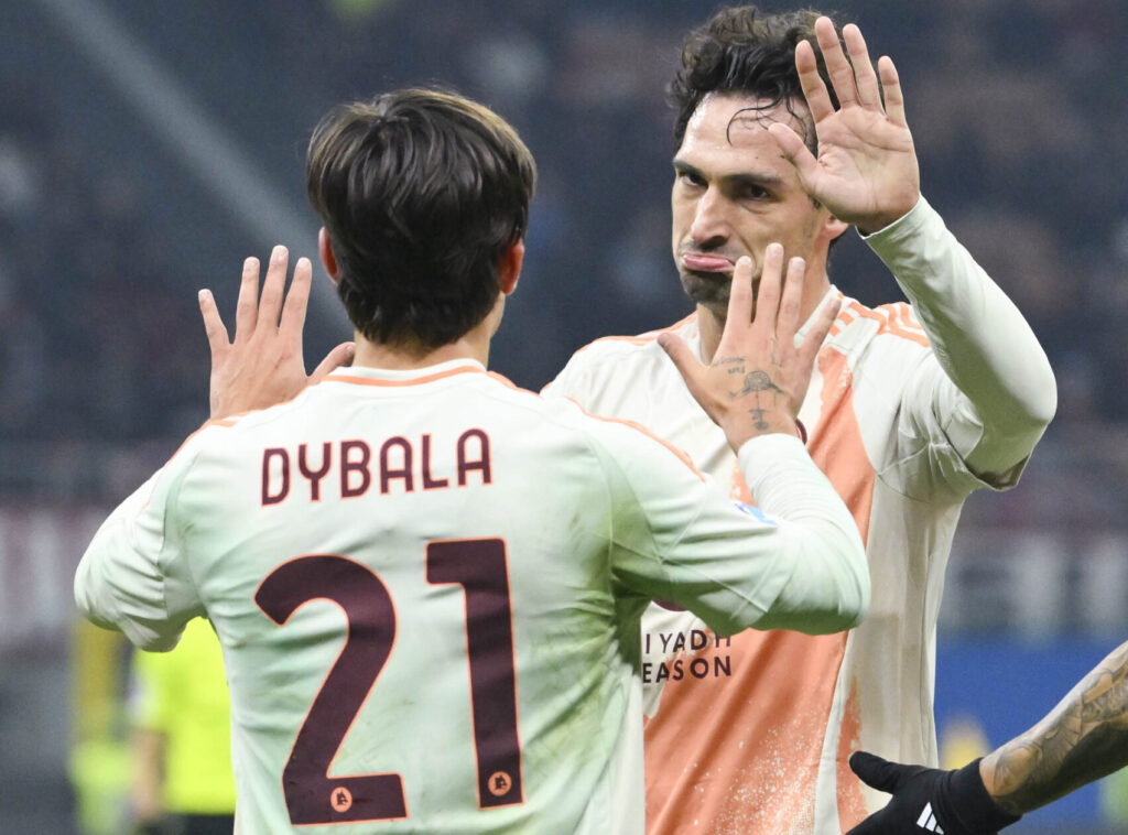 Dybala Hummels AC Milan v AS Roma - Serie A