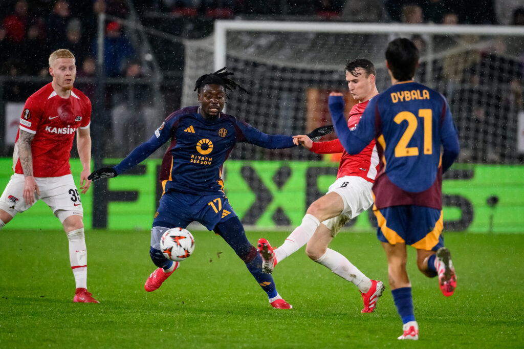Koné AZ Alkmaar v AS Roma - UEFA Europa League 2024/25 League Phase MD7