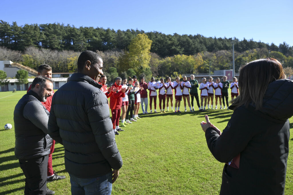 AS Roma Fomer Player Aldair Meets AS Roma Women Team