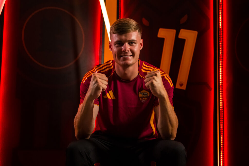 ferguson AS Roma Unveil New Signing  Evan Ferguson