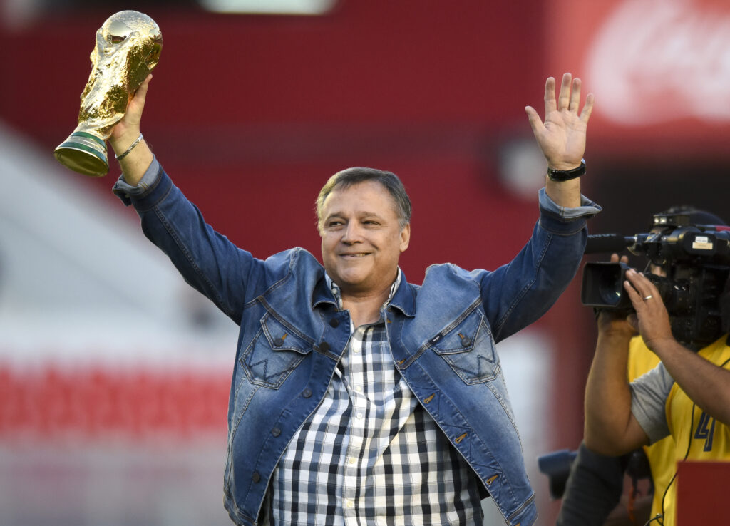 Independiente v Gimnasia Y Esgrima La Plata - Superliga 2019/20