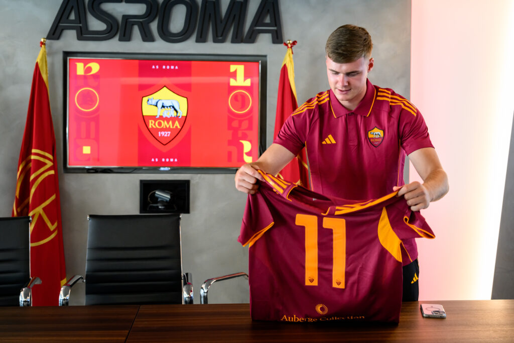 ferguson AS Roma Unveil New Signing  Evan Ferguson