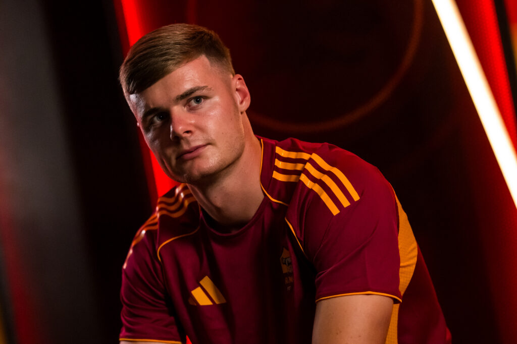 ferguson  AS Roma Unveil New Signing  Evan Ferguson