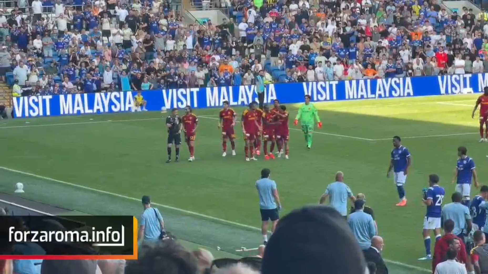 Roma, tensione in campo a Cardiff: Dybala e Cristante a brutto muso