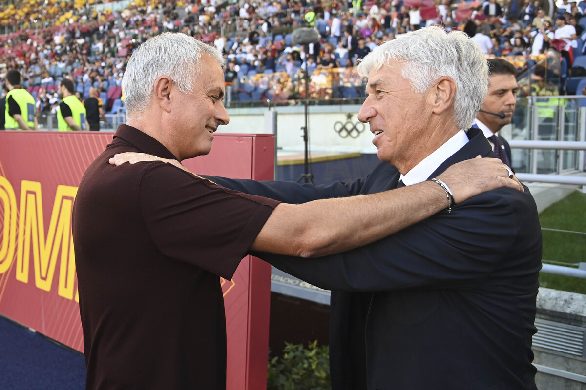 gasperini mourinho AS Roma v Atalanta BC - Serie A