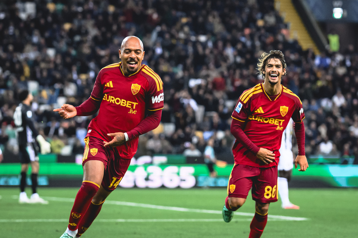 Malen Mora Udinese Calcio v AS Roma