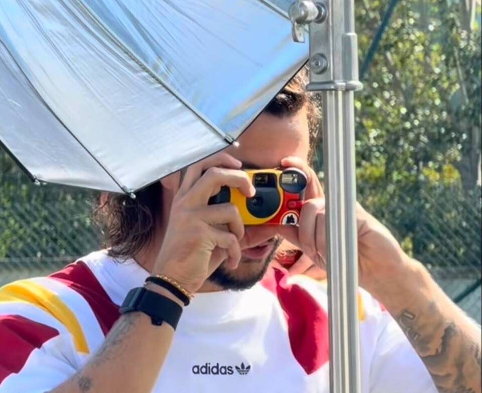 roma hermoso fotografo per un giorno ecco il siparietto con malen da Forzaroma.info roma hermoso fotografo per un giorno ecco il siparietto con malen