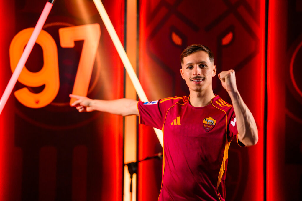 Zaragoza AS Roma Unveil New Signing Bryan Zaragoza