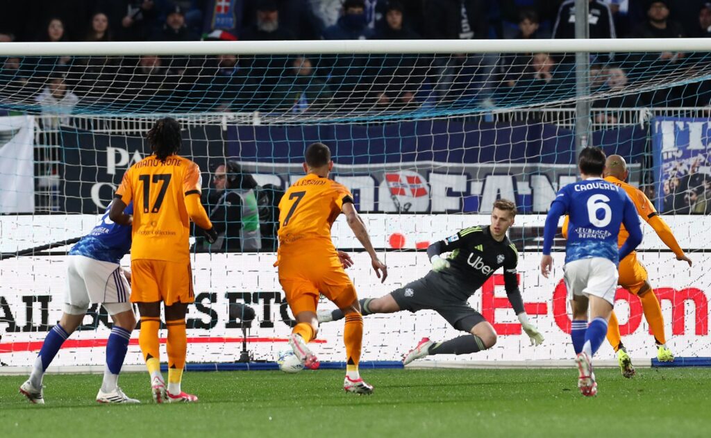 gol malen rigore Como 1907 v AS Roma - Serie A